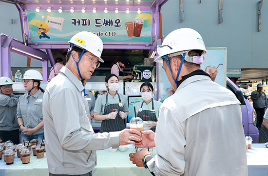 HD현대重, 시원한 ‘아아’로 무더위 식힌다