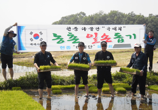 동호회 회원들, 농촌 일손돕기 “구슬땀”