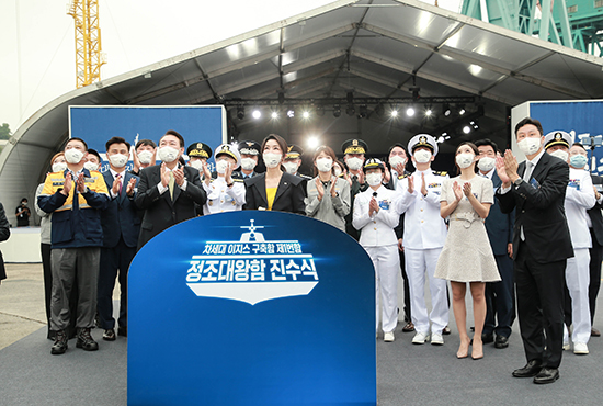 현대重, 차세대 이지스함 ‘정조대왕함’ 진수
